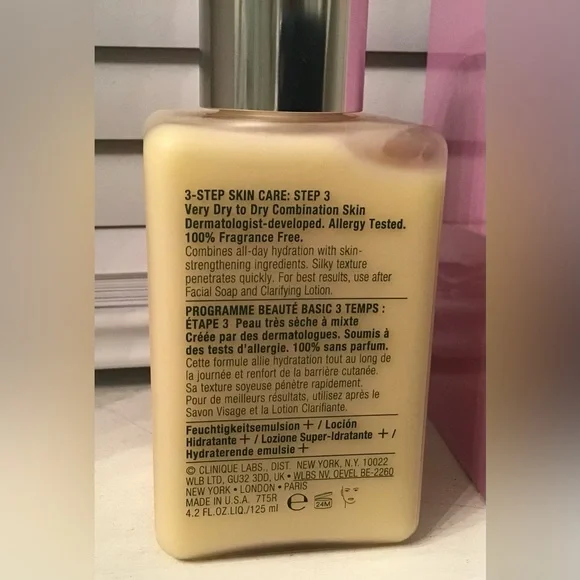 Clinique Dramatically Different Moisturizer. -7 - Picture 2 of 2